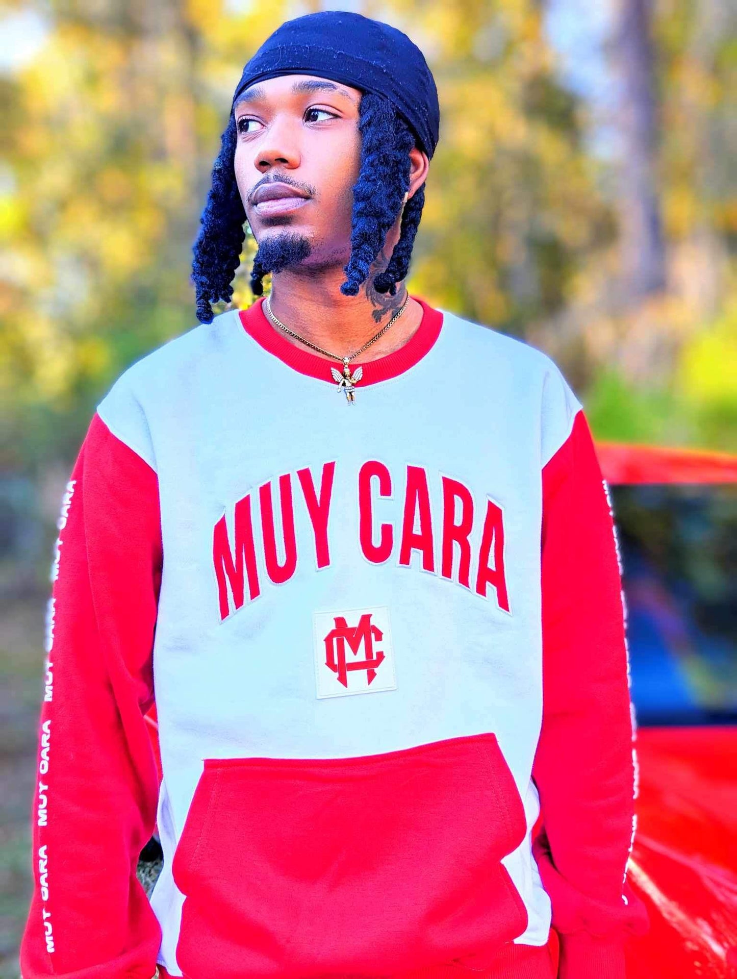 Red and White Crewneck - www.muycara.com