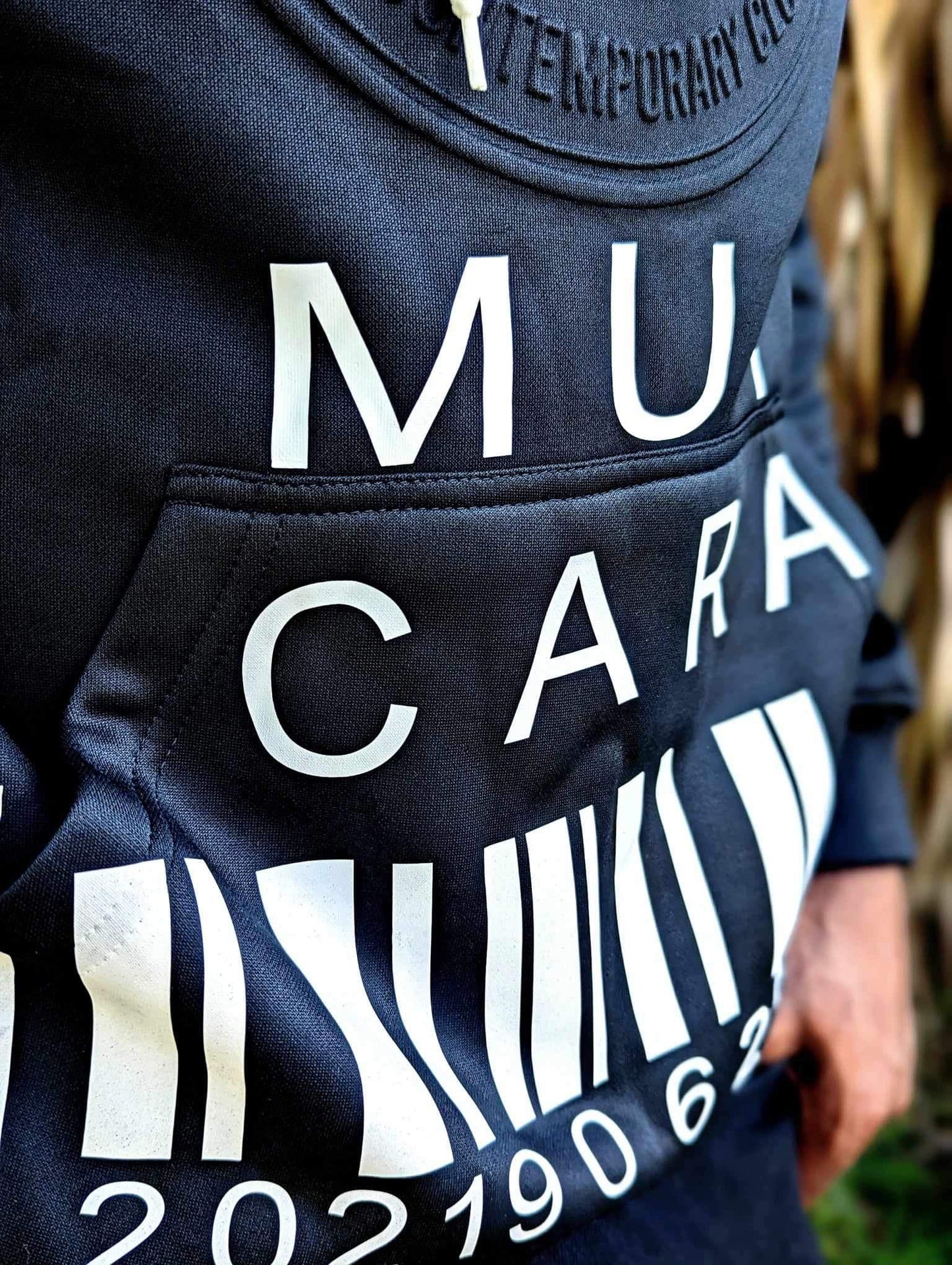 (🚨Just Released🚨)UNISEX EMBOSSED BLACK HOODY - www.muycara.com