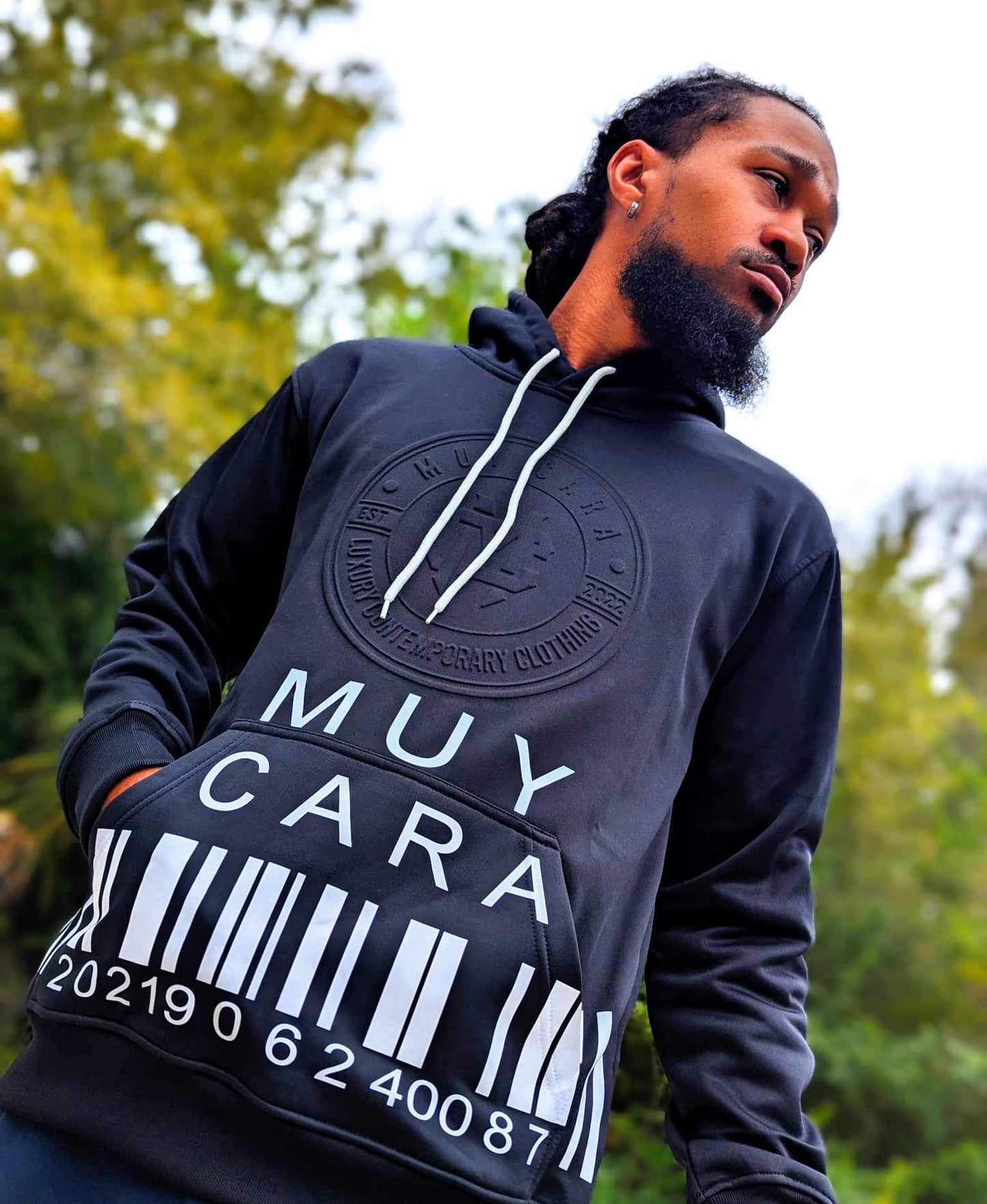 (🚨Just Released🚨)UNISEX EMBOSSED BLACK HOODY - www.muycara.com