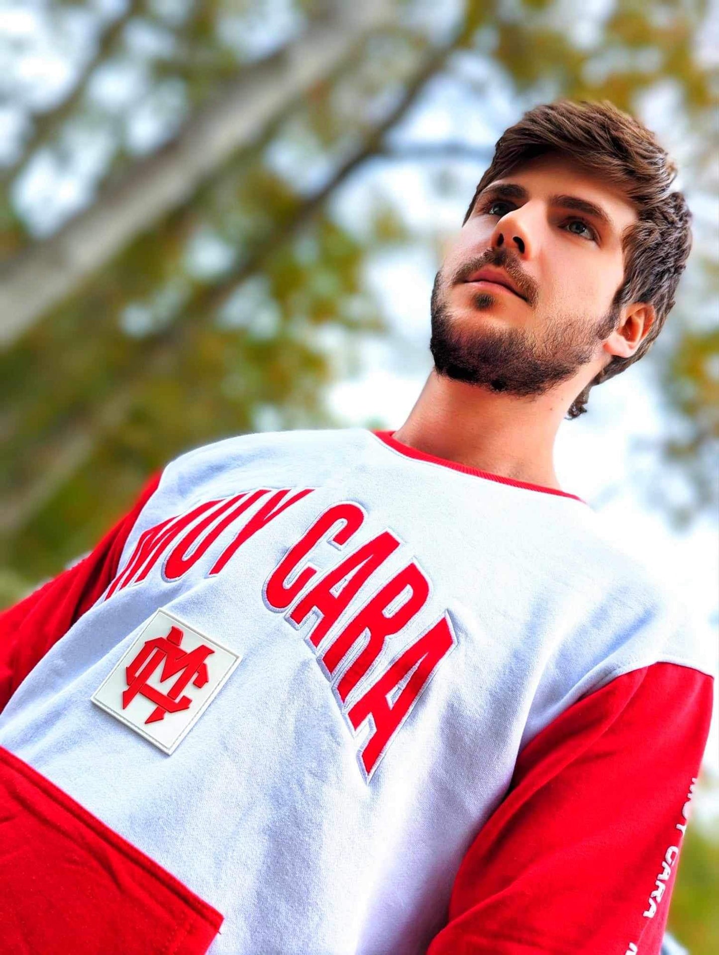 Red and White Crewneck - www.muycara.com