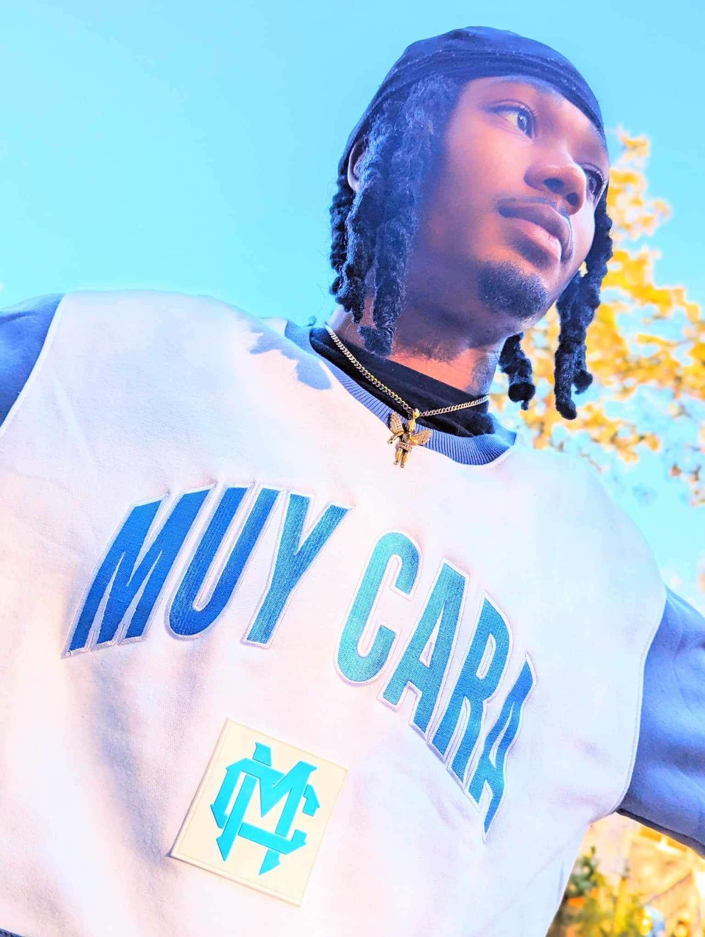 Baby Blue and White Crewneck - www.muycara.com