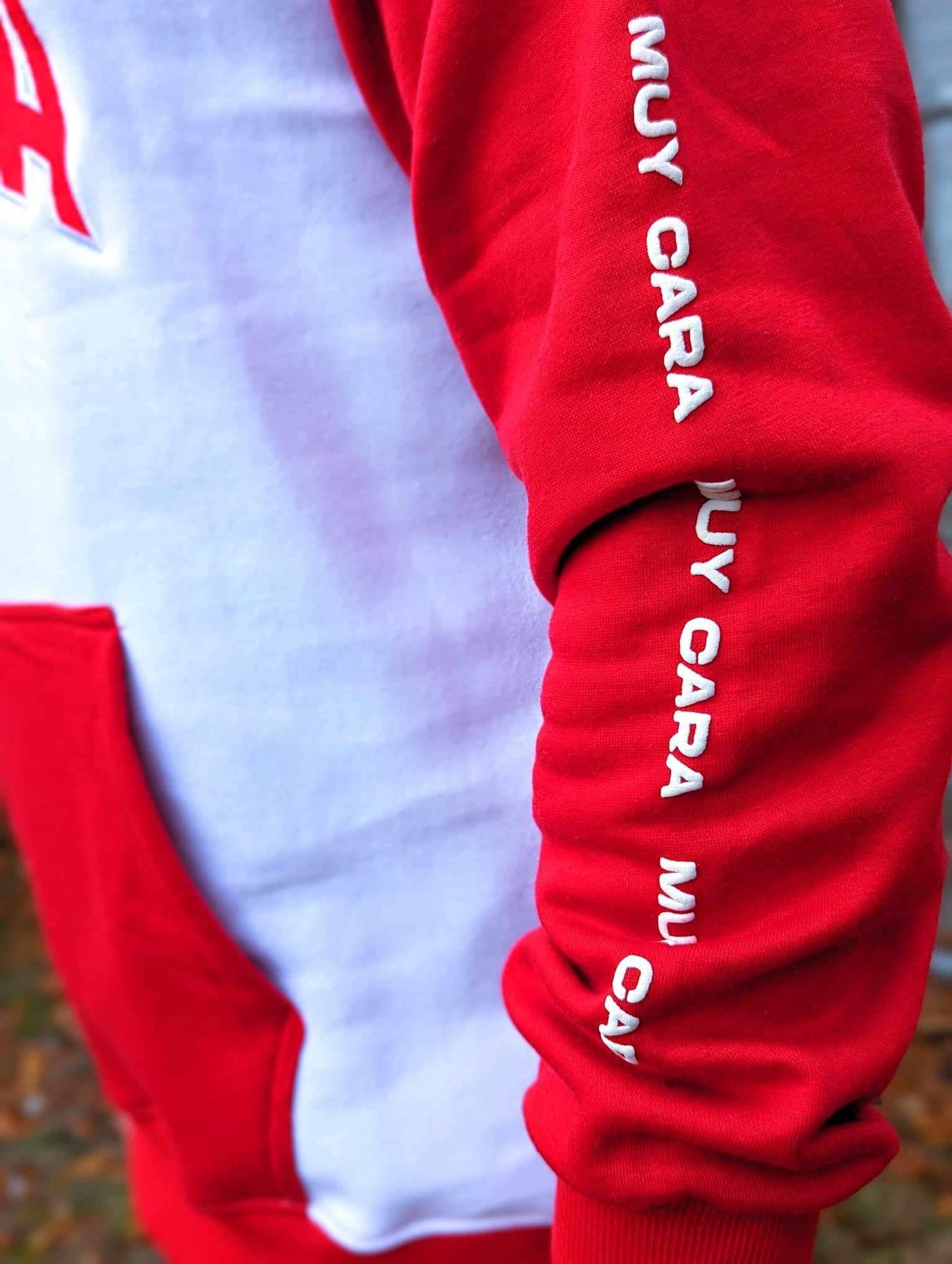 Red and White Crewneck - www.muycara.com