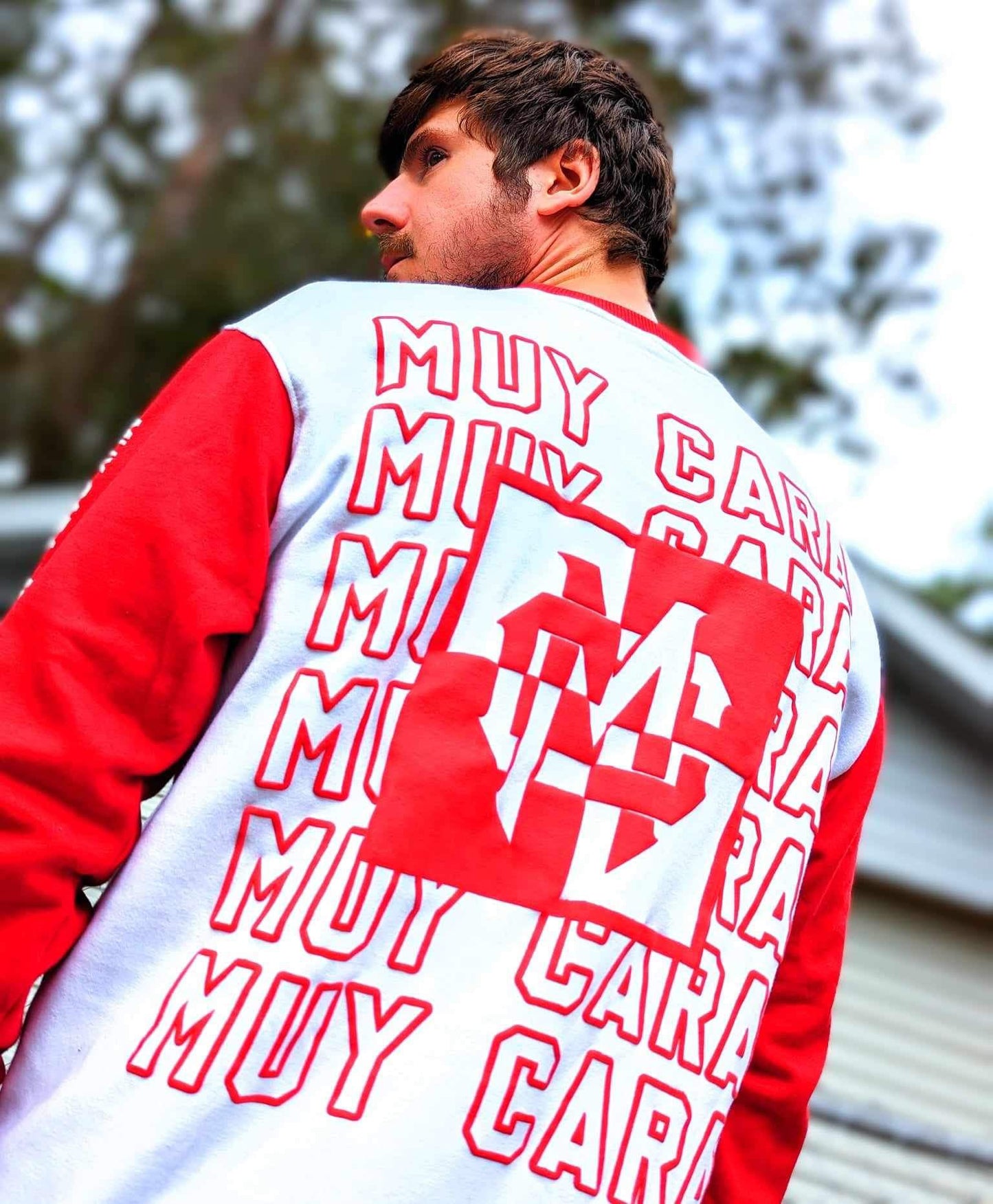 Red and White Crewneck - www.muycara.com